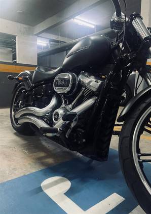 HARLEY-DAVIDSON SOFTAIL BREAKOUT 114 